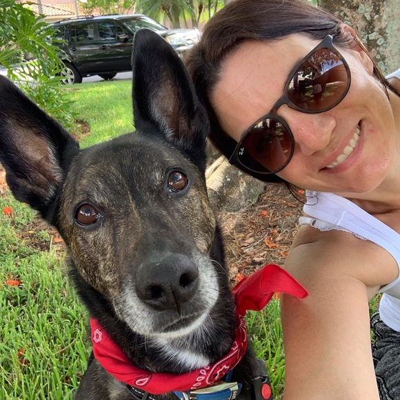 Meet your Posher, Eliana - Picture 2 of 4